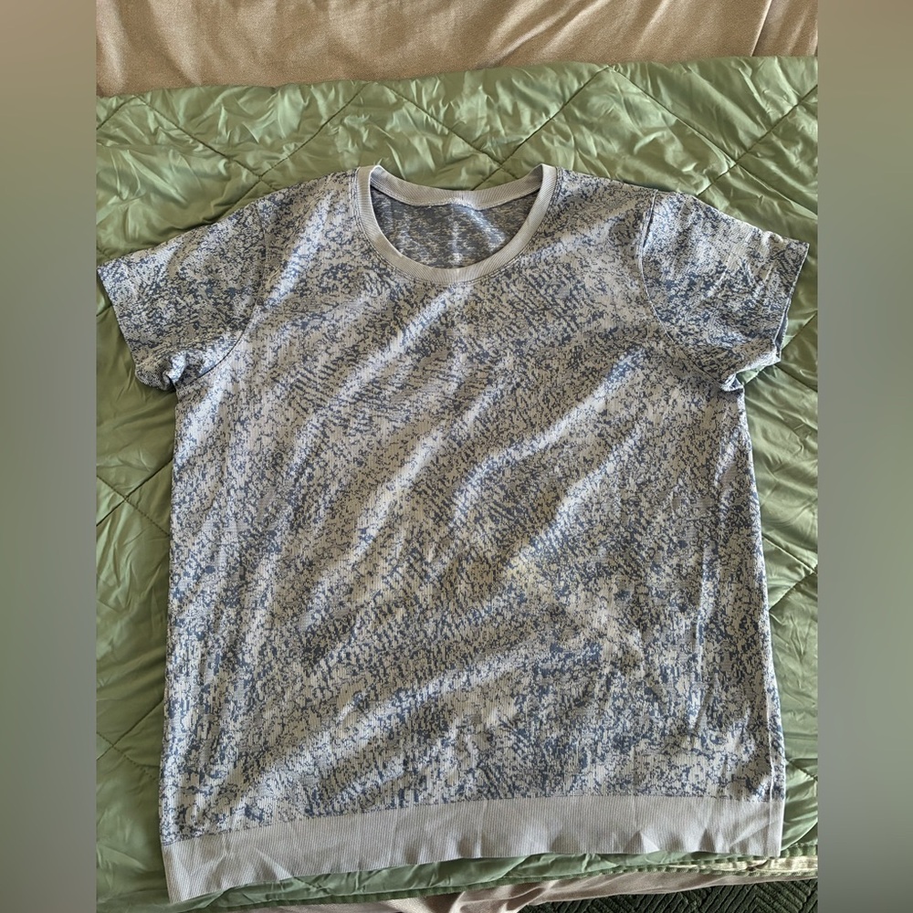 Lululemon Blue and White Patterned T-Shirt